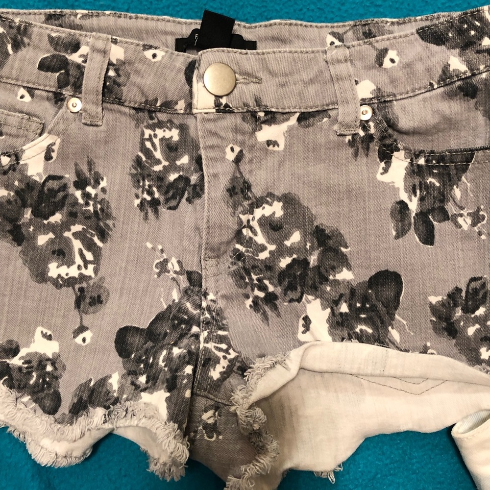Shorts - Picture 2 of 3